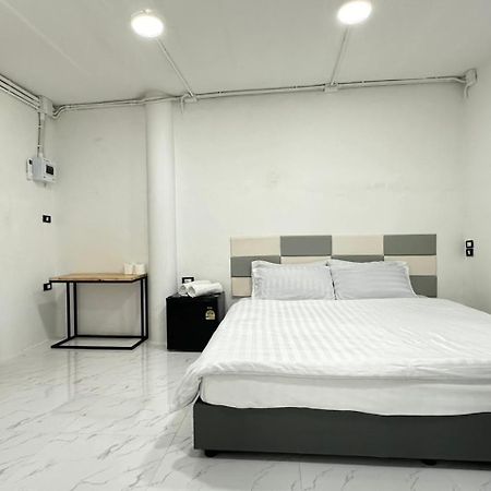 Apartamento Megun 10 L Bangkok Exterior foto